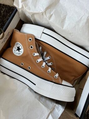 CHUCK TAYLOR AlI Star Lift High-Top Sneakers